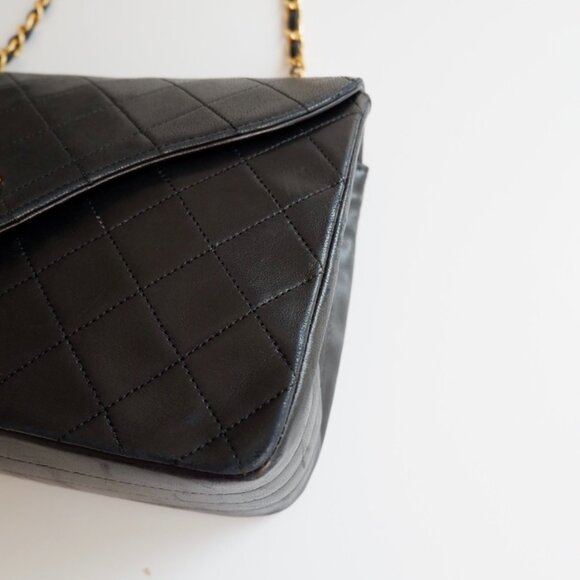 Authentic Preowned Vintage Chanel Black Lambskin Single Flap Bag GHW - Picture 3 of 16
